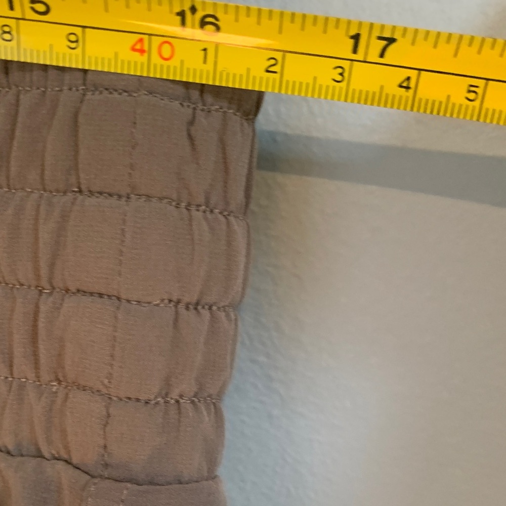 SPANX Woman’s Tan Cargo Pants Like New - Picture 8 of 9